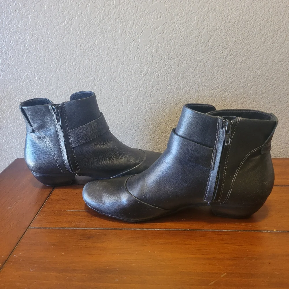 Taos Black Leather Ankle Boots